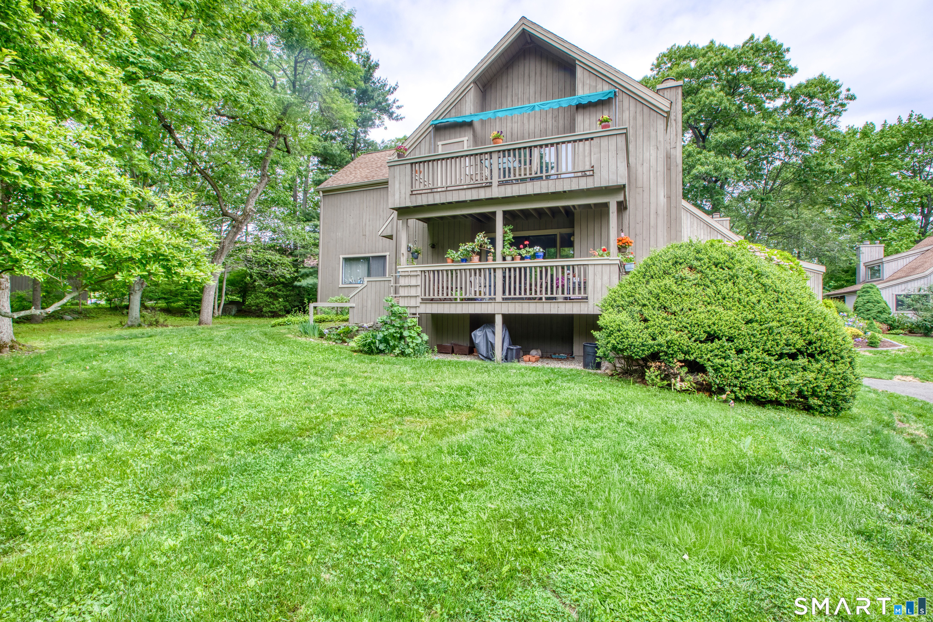 13 Algonquin Lane Stratford CT 06614