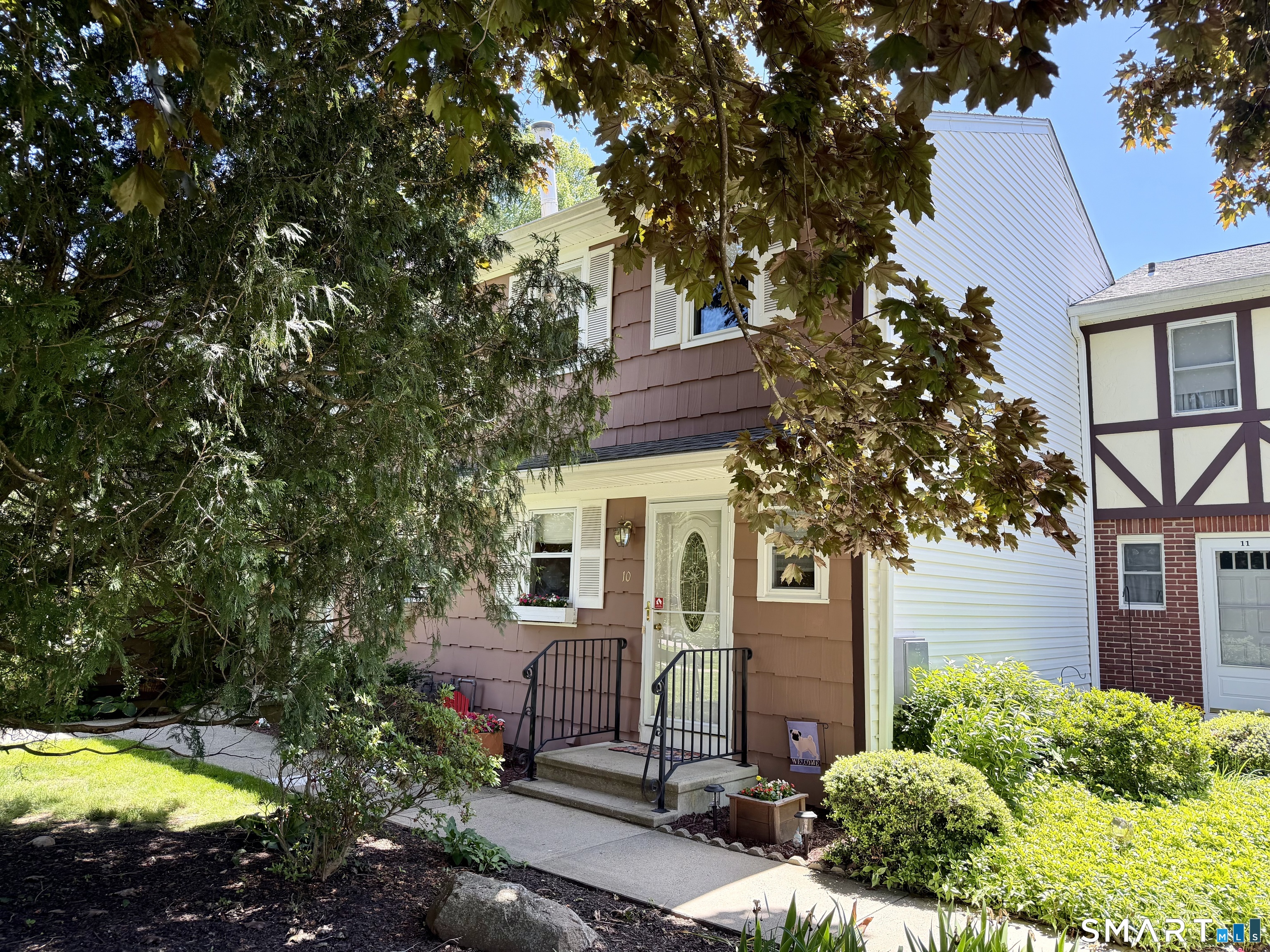 10 East Gate Lane Hamden CT 06514