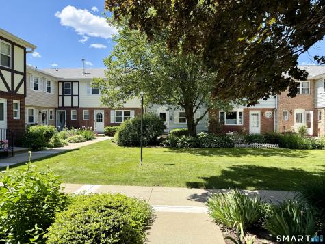 10 East Gate Lane Hamden CT 06514
