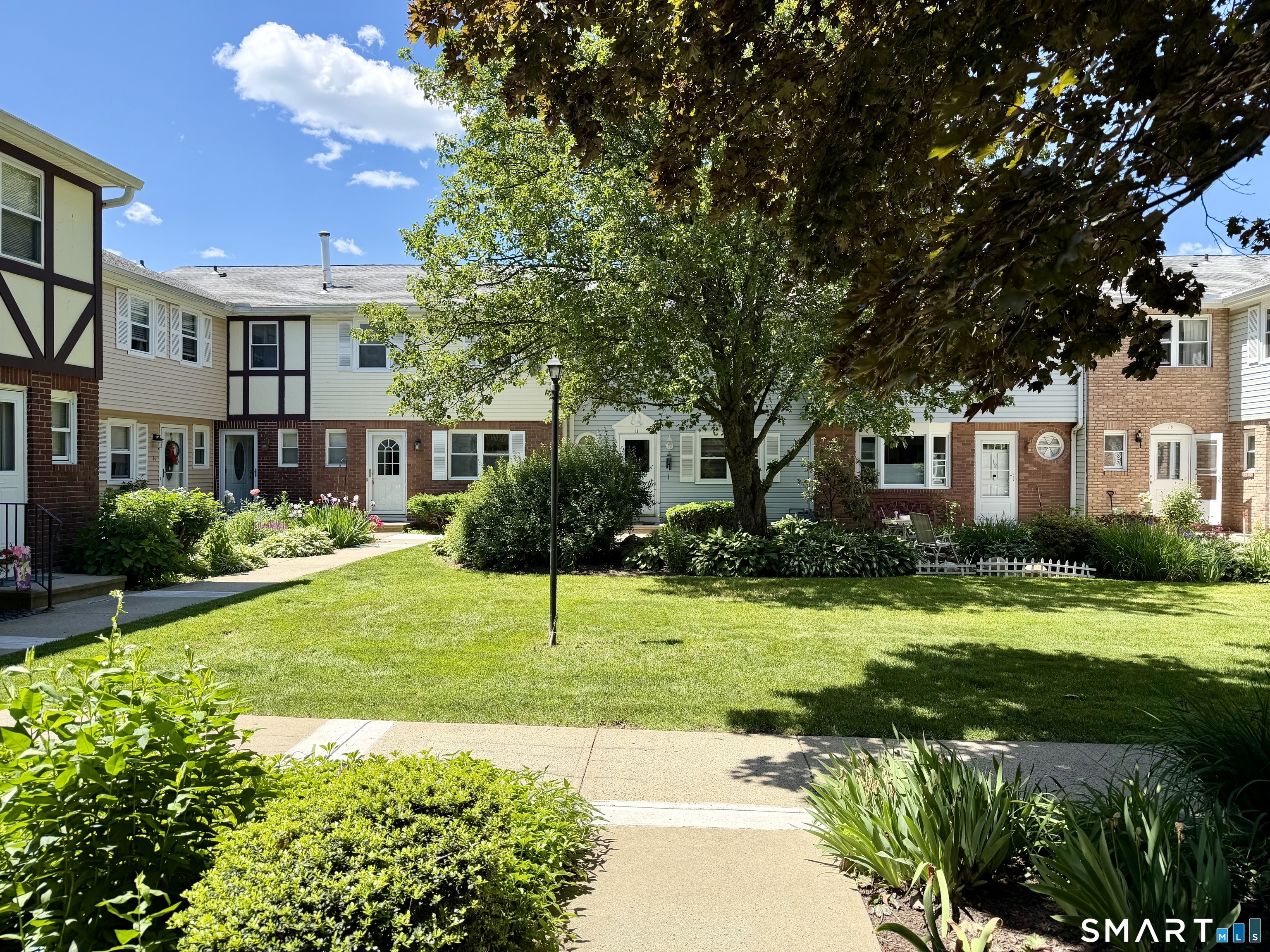 10 East Gate Lane Hamden CT 06514