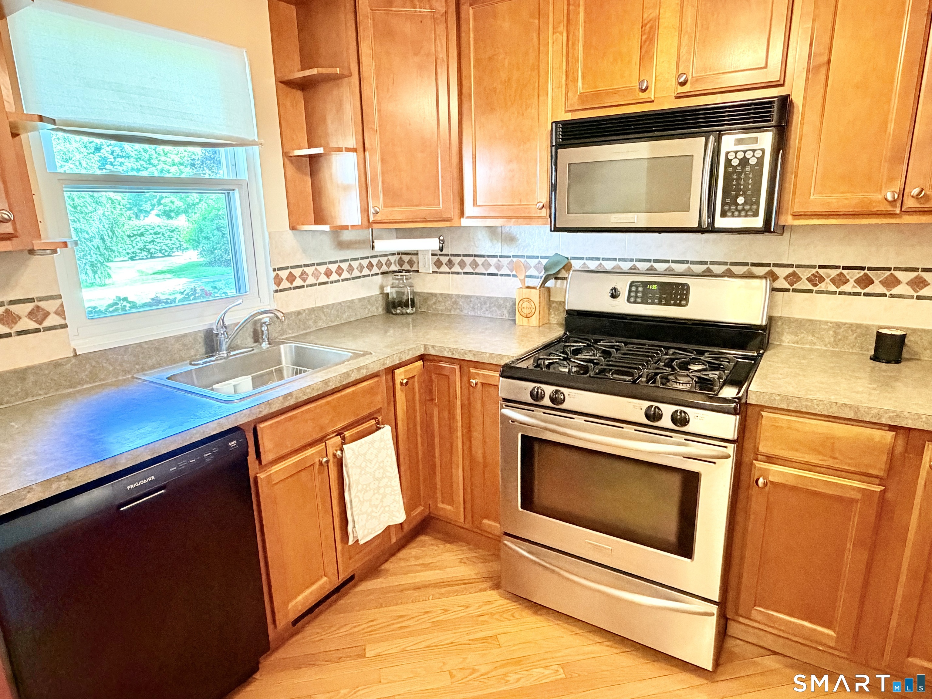 10 East Gate Lane Hamden CT 06514