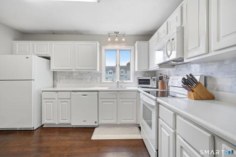 15 Brinley Way Newington CT 06111