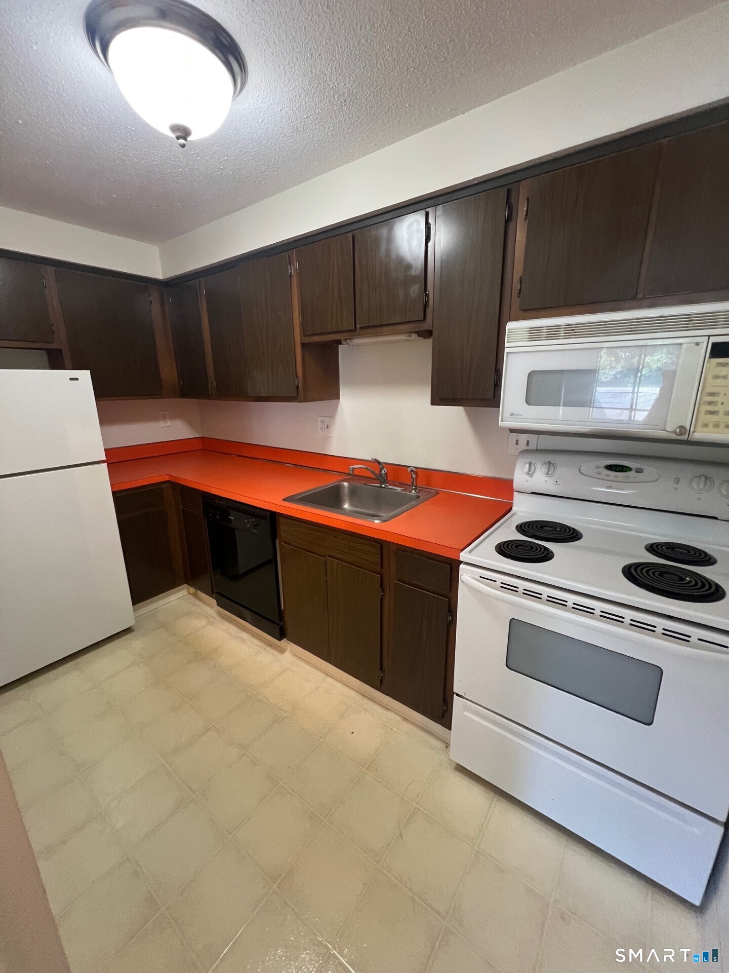 6 Hamre Lane Branford CT 06405