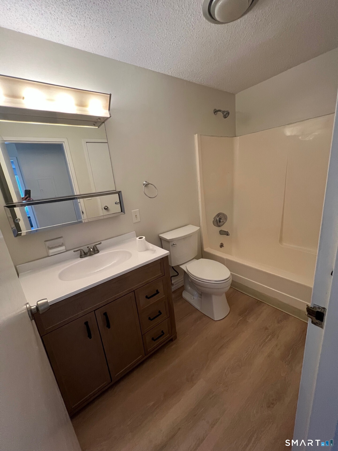 6 Hamre Lane Branford CT 06405
