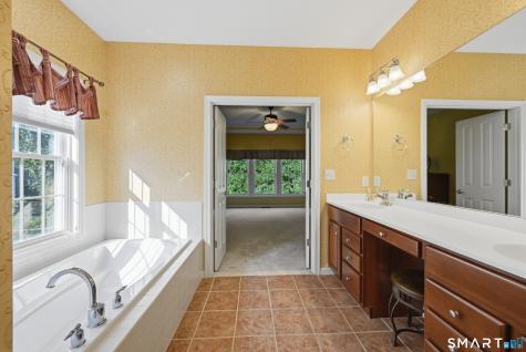 521 Putting Green Lane Oxford CT 06478