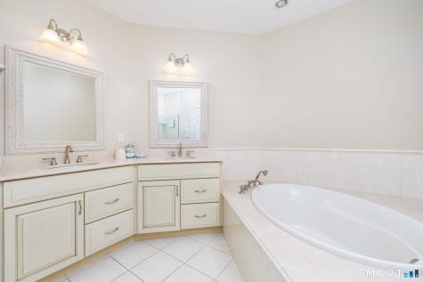 14 Billingsgate Drive Simsbury CT 06070