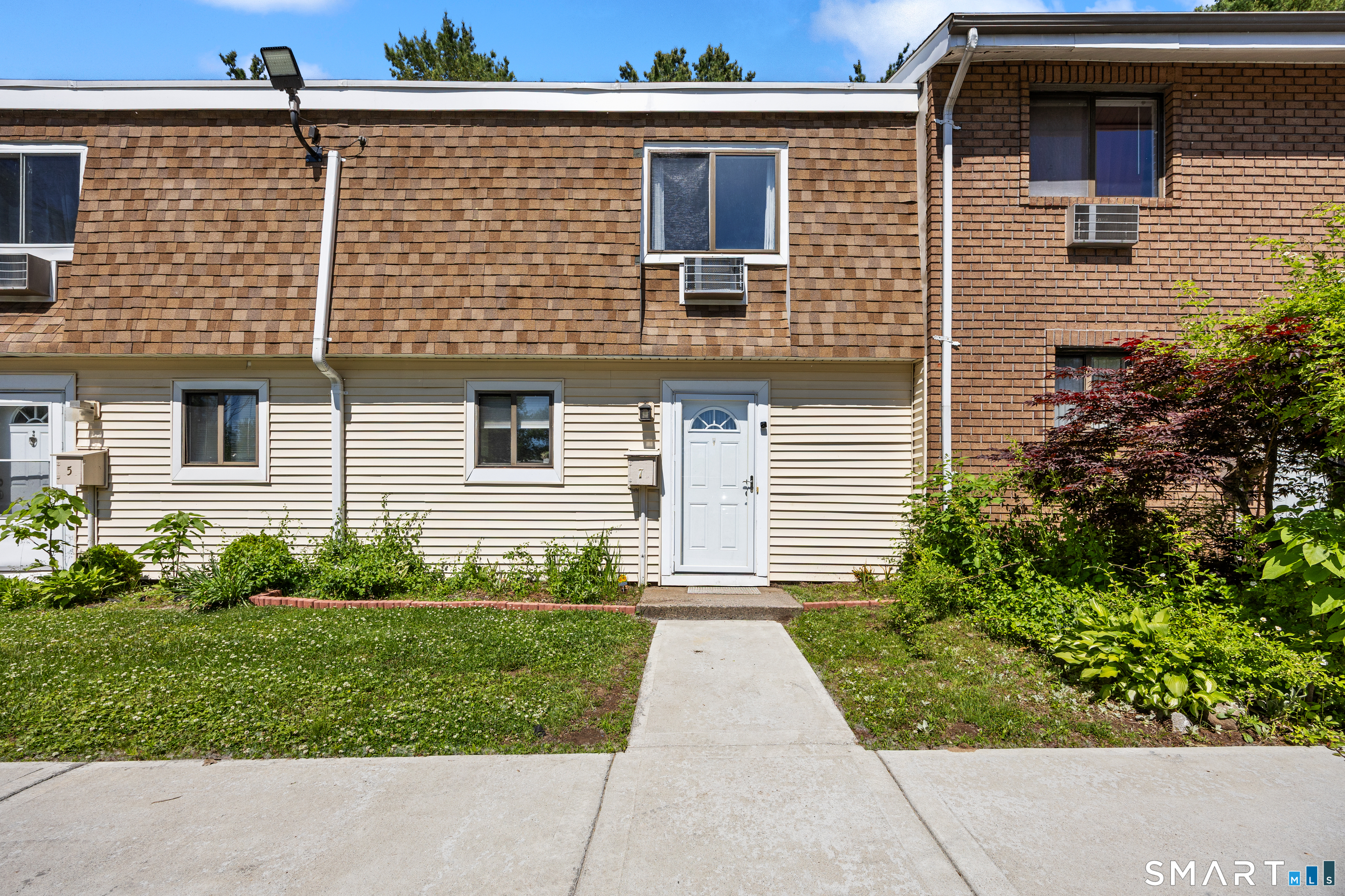 7 Sutton Place Bloomfield CT 06002