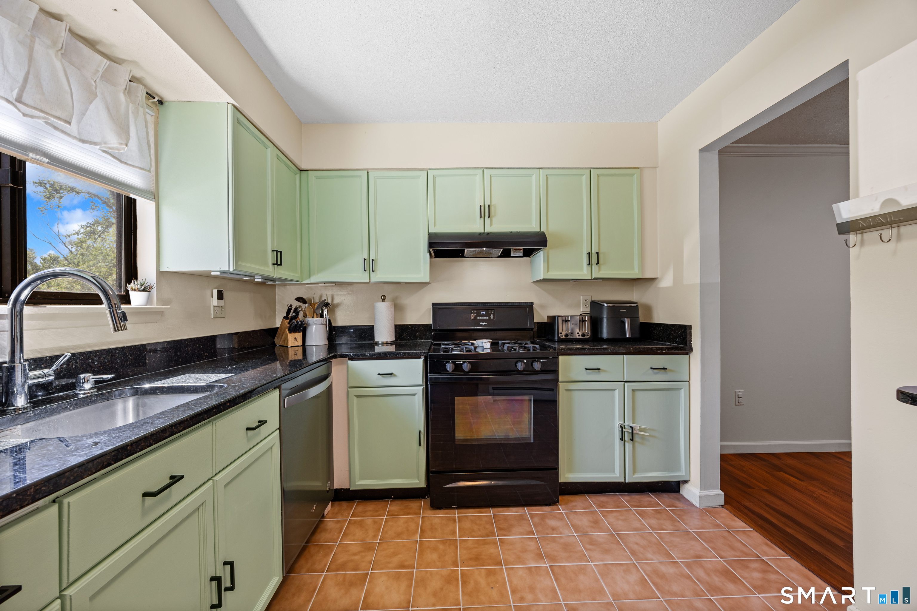 7 Sutton Place Bloomfield CT 06002