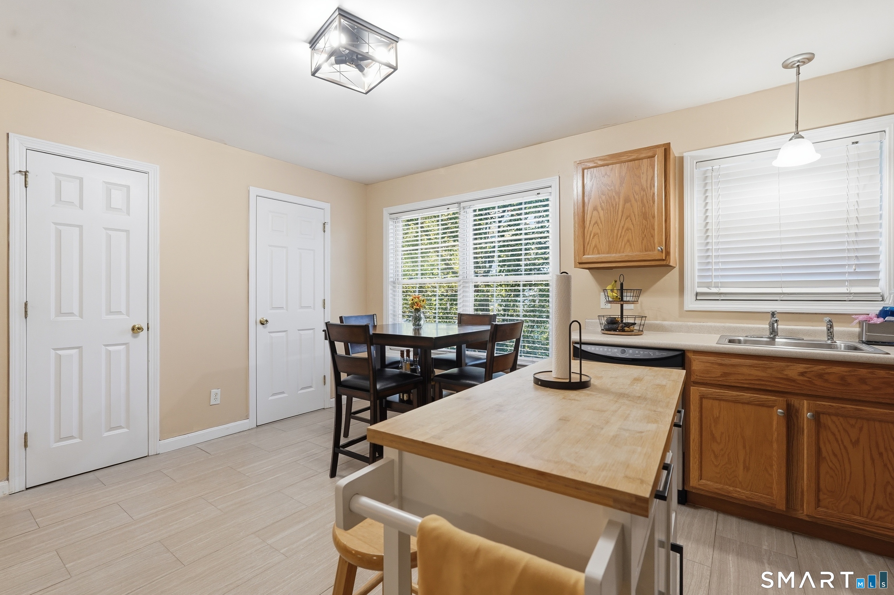 54 Donahue Lane Manchester CT 06042