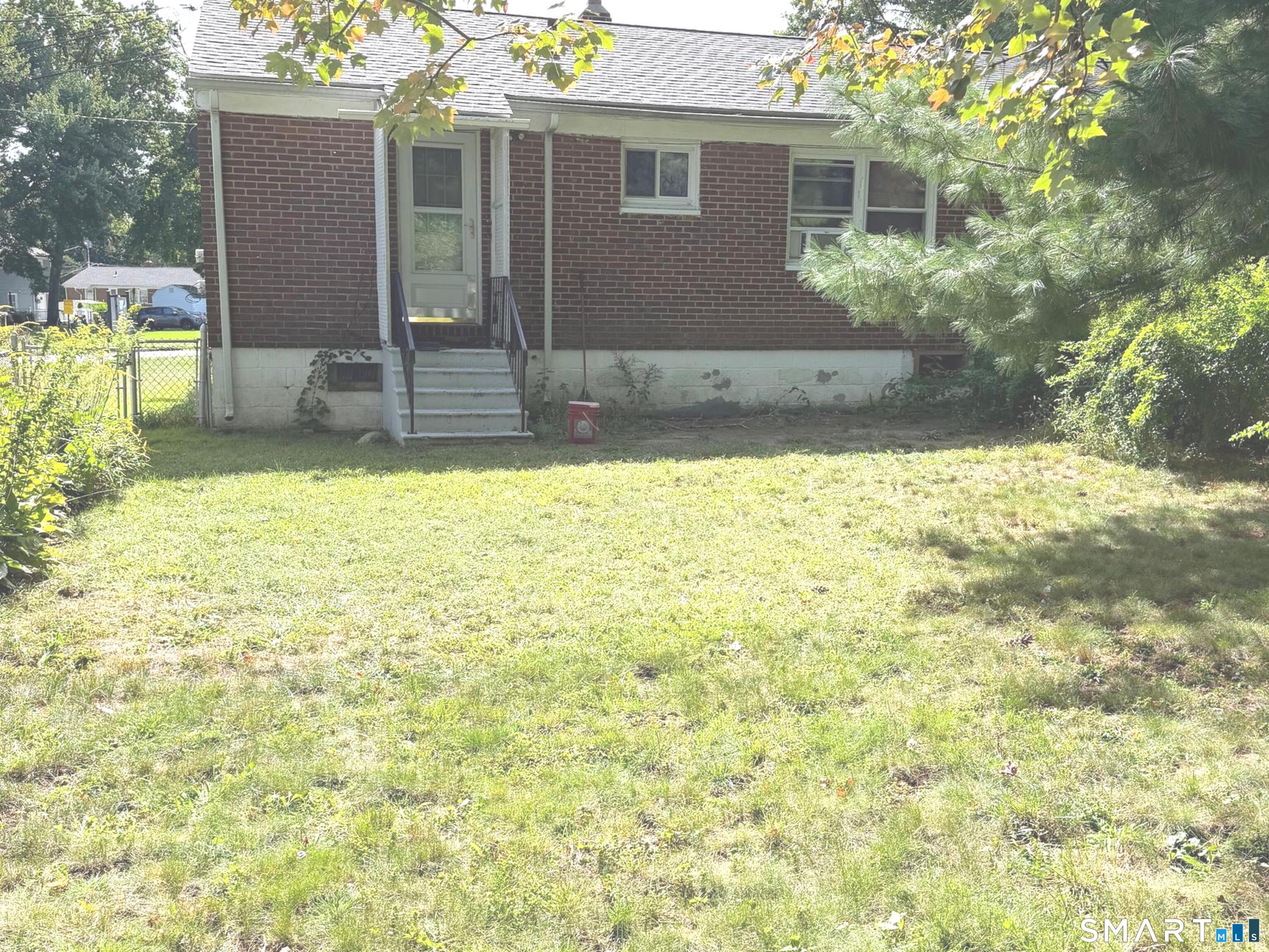 28 Singer Court Stratford CT 06614