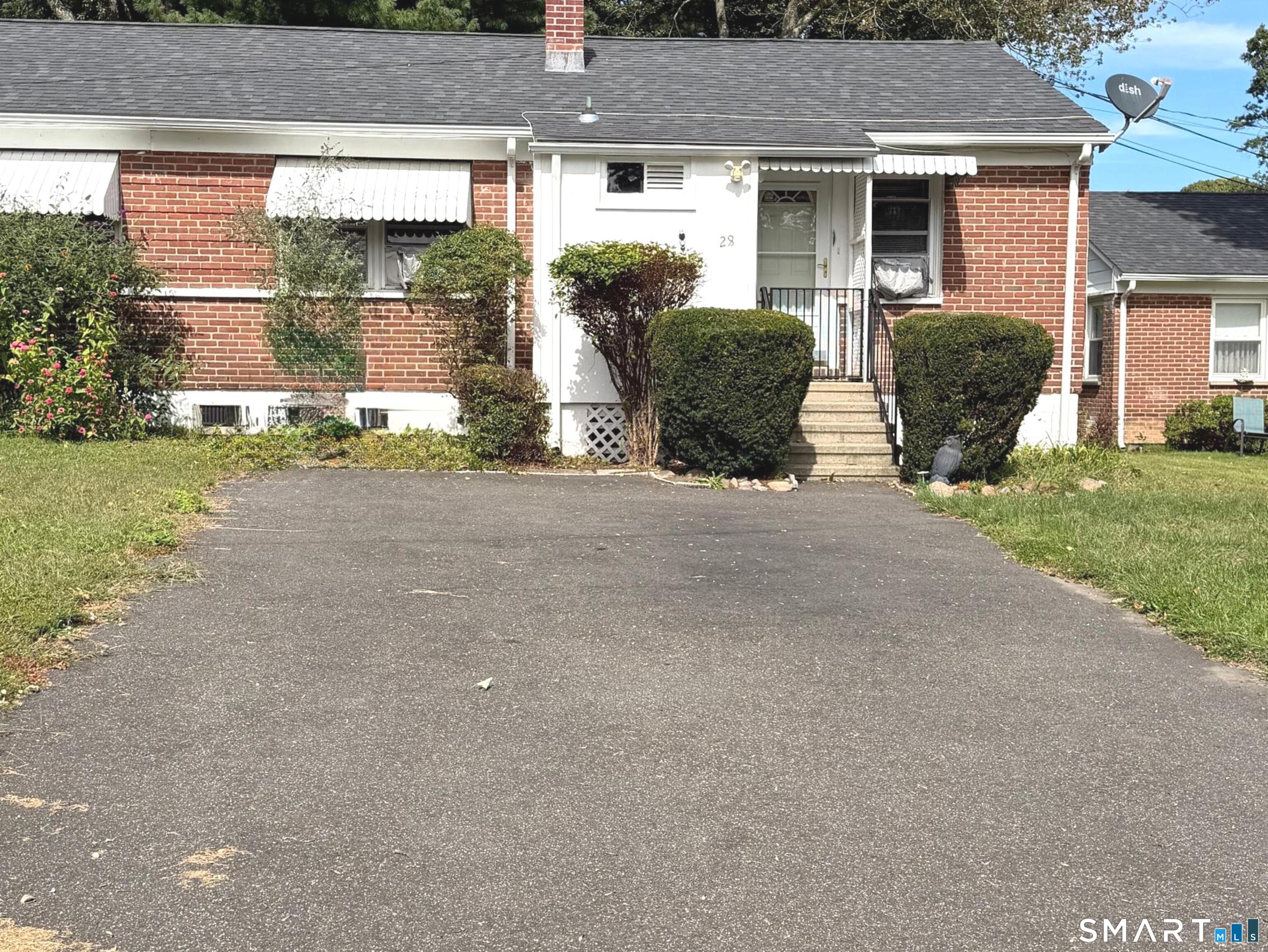 28 Singer Court Stratford CT 06614
