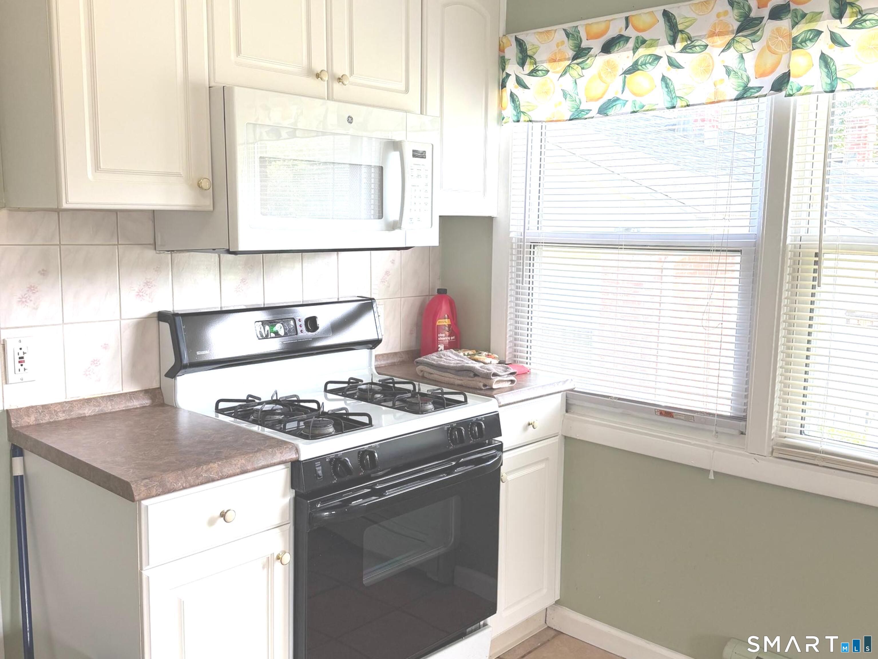 28 Singer Court Stratford CT 06614
