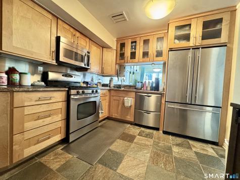 18 Harbour Close New Haven CT 06519