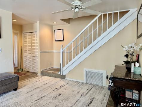 18 Harbour Close New Haven CT 06519