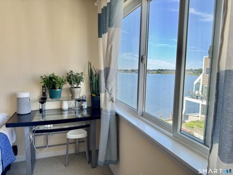 18 Harbour Close New Haven CT 06519