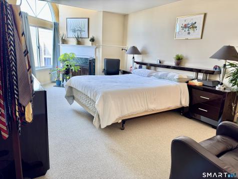 18 Harbour Close New Haven CT 06519