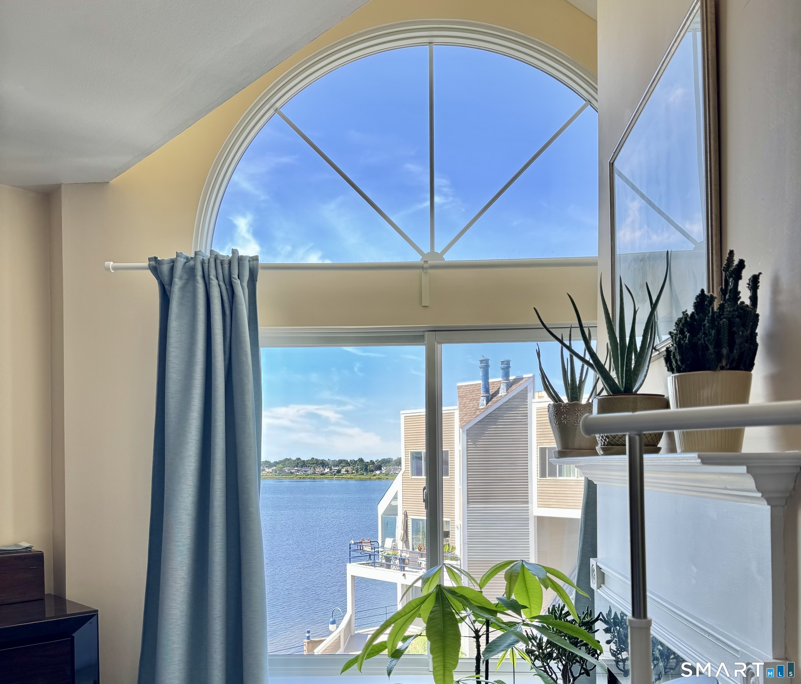 18 Harbour Close New Haven CT 06519