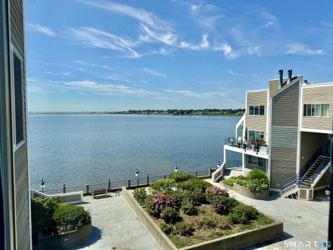 18 Harbour Close New Haven CT 06519