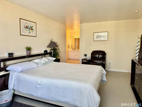 18 Harbour Close New Haven CT 06519