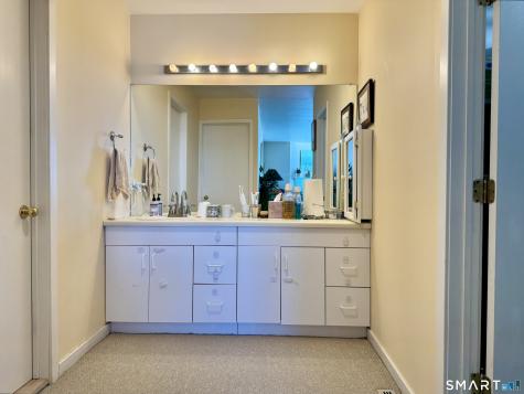 18 Harbour Close New Haven CT 06519