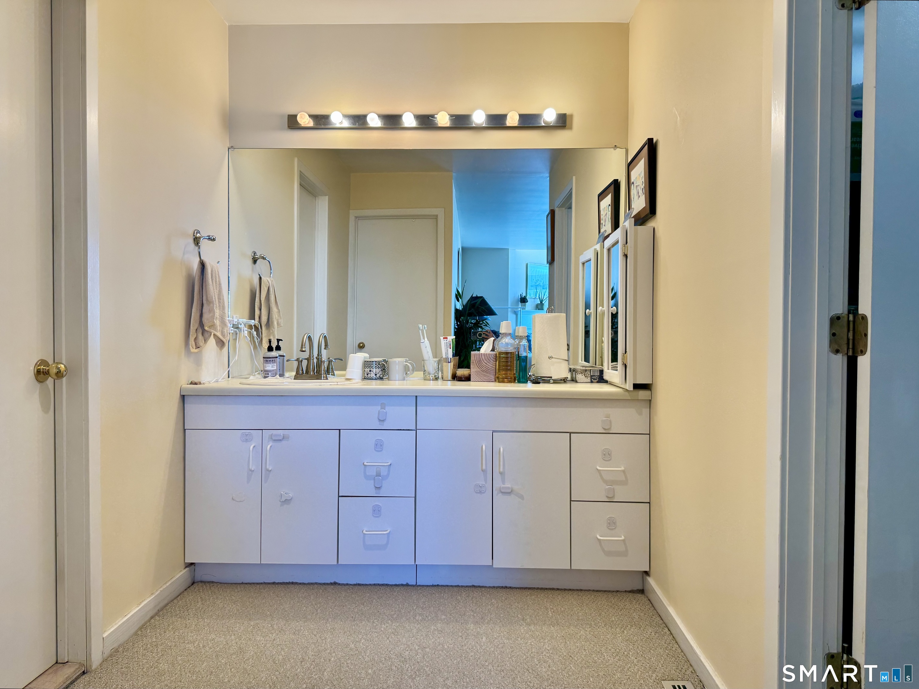 18 Harbour Close New Haven CT 06519