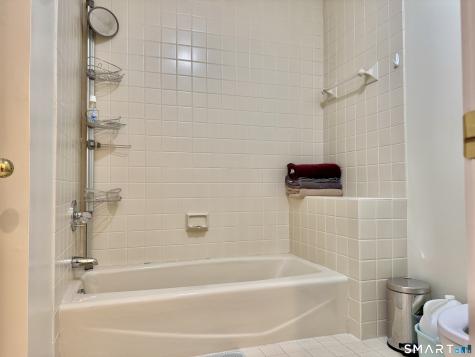 18 Harbour Close New Haven CT 06519