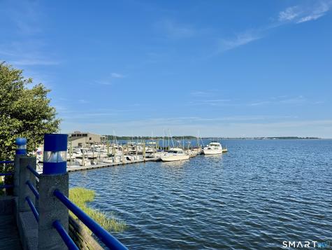 18 Harbour Close New Haven CT 06519