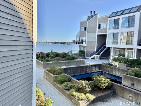 18 Harbour Close New Haven CT 06519