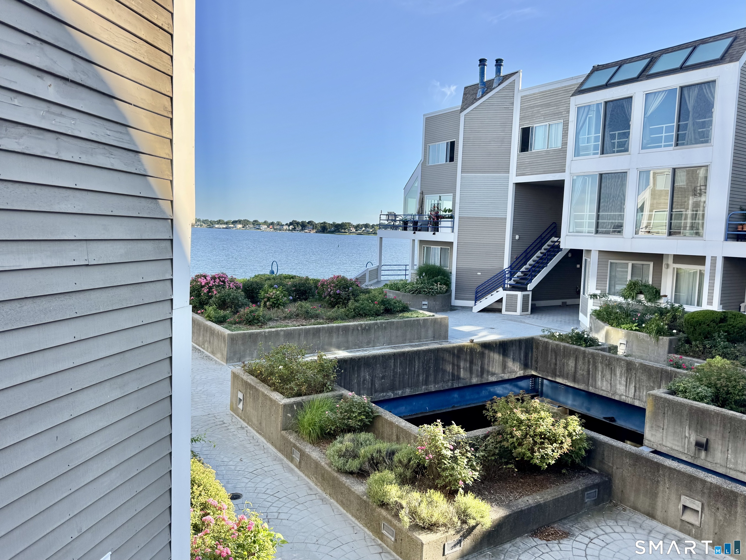 18 Harbour Close New Haven CT 06519