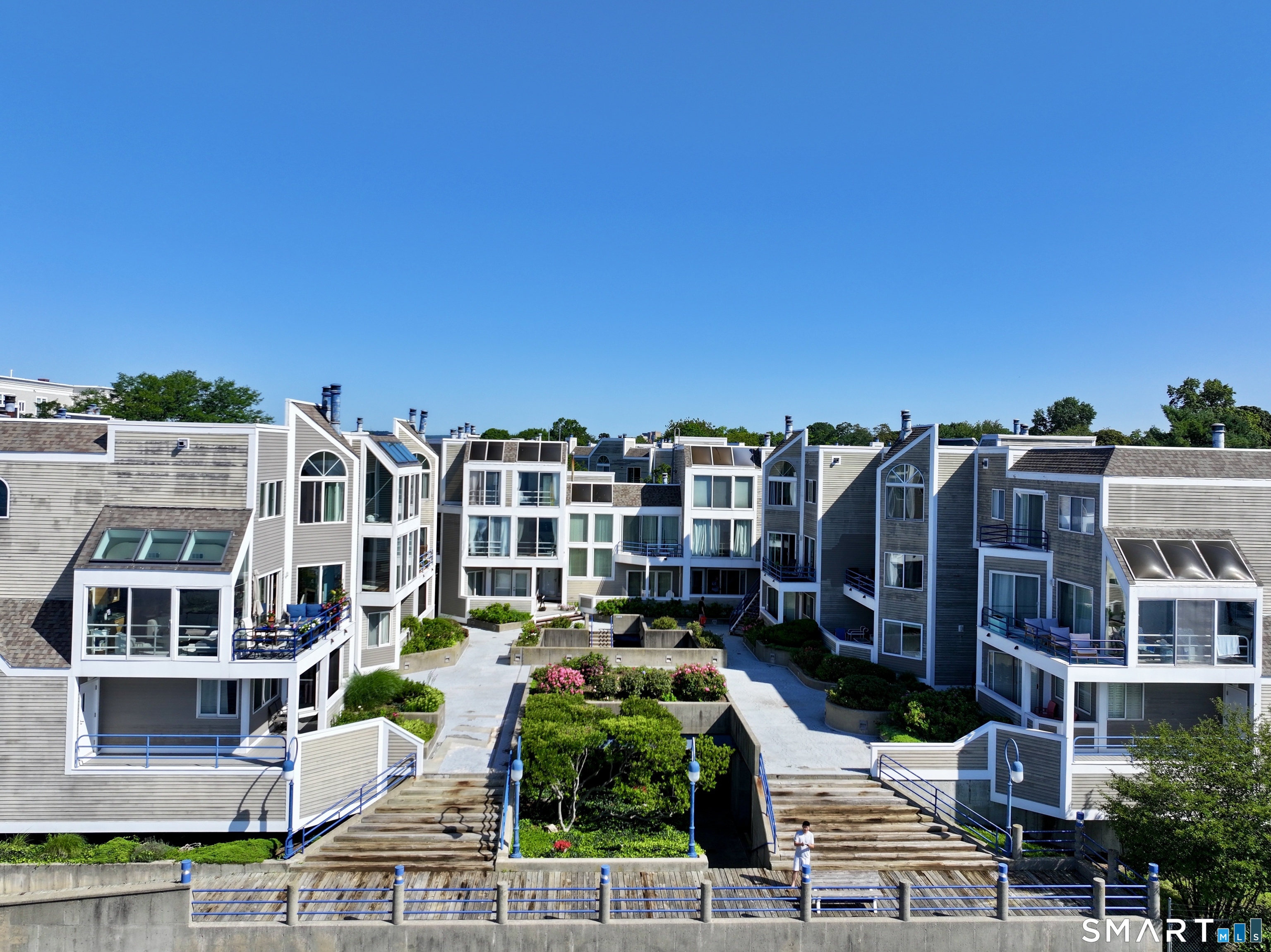 18 Harbour Close New Haven CT 06519