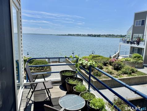 18 Harbour Close New Haven CT 06519