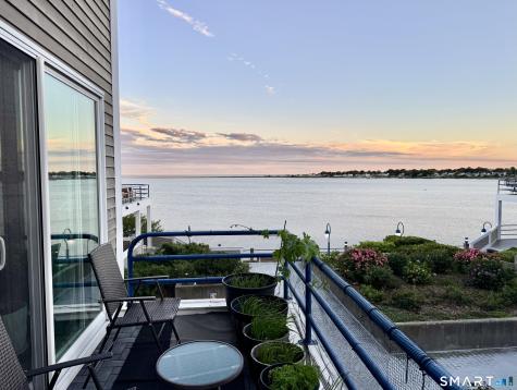 18 Harbour Close New Haven CT 06519