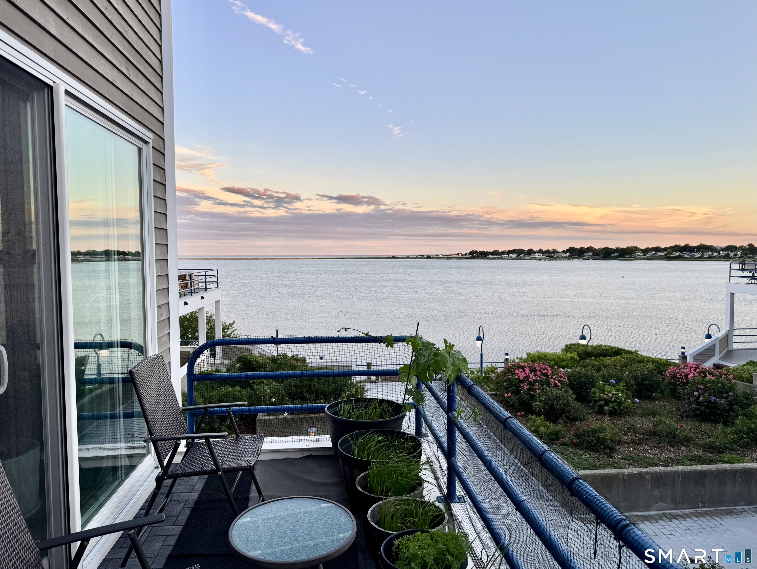 18 Harbour Close New Haven CT 06519
