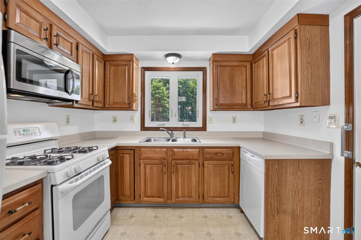 10 Daniel Drive East Windsor CT 06088