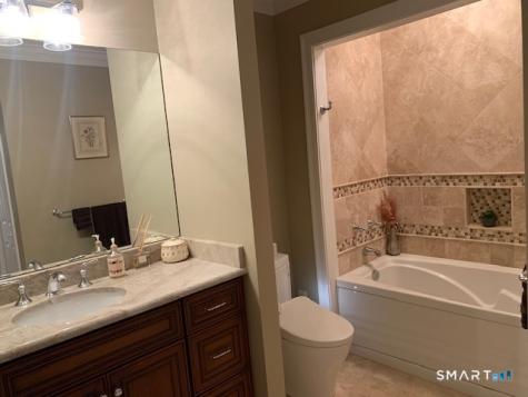 20 Madison Lane Avon CT 06001