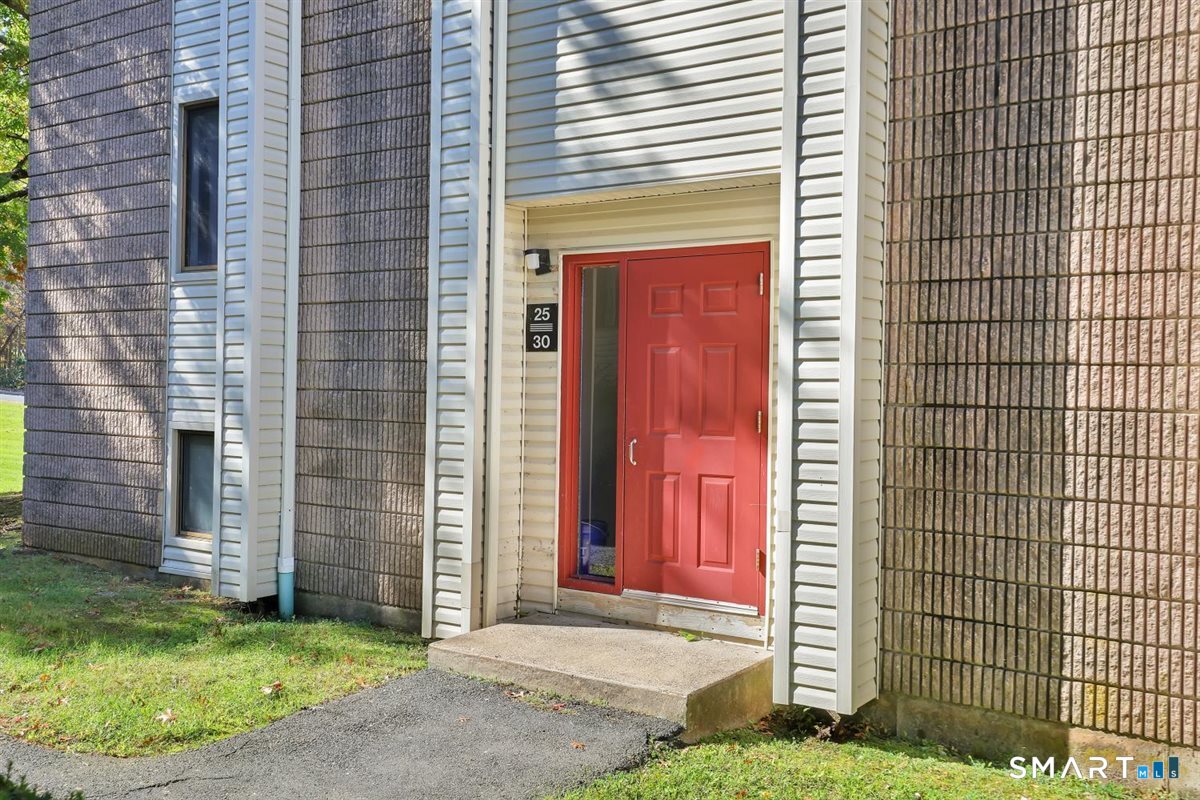 Middletown CT, 27 Burgundy Hill Lane, Unit 27