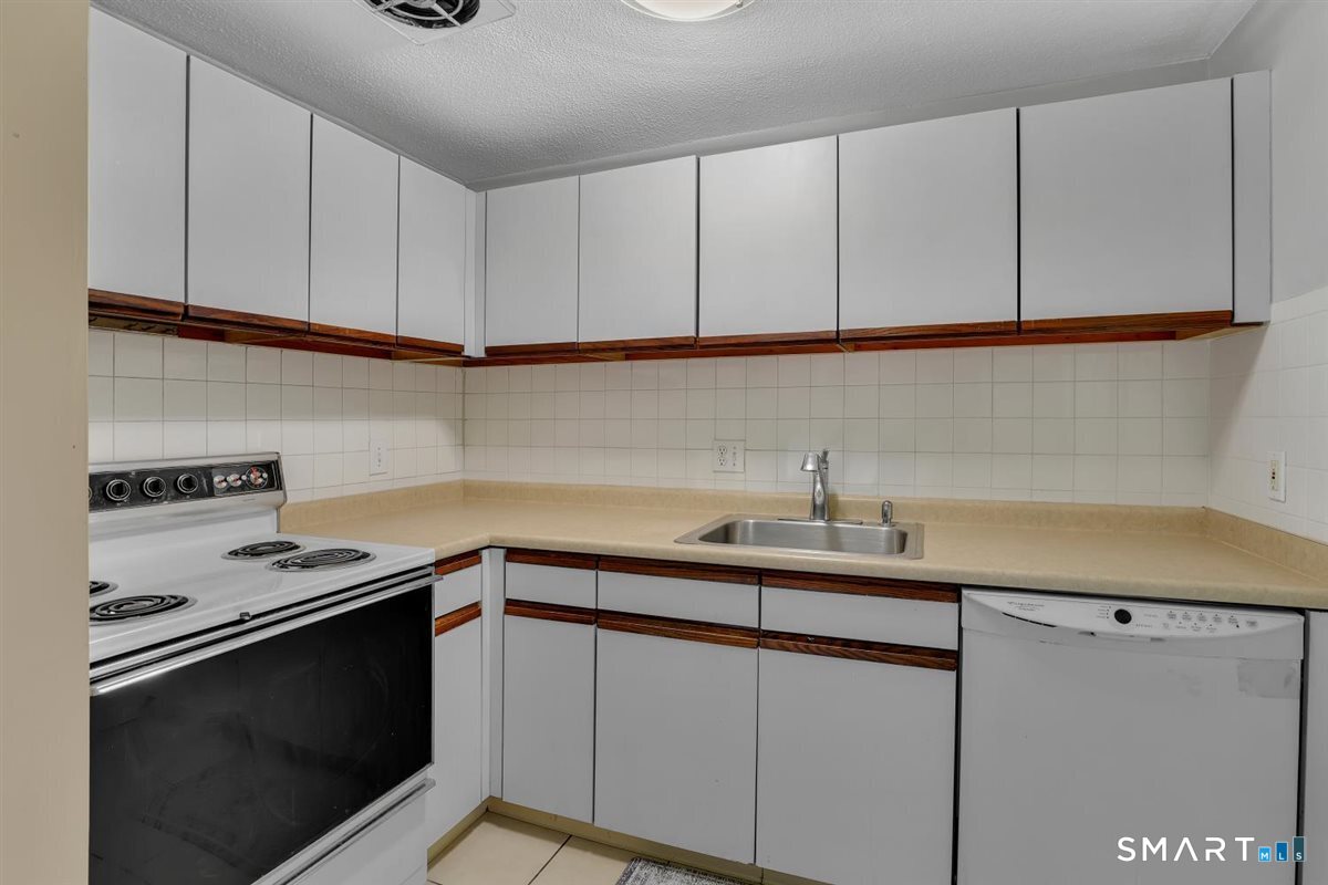27 Burgundy Hill Lane Middletown CT 06457