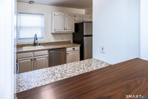 75 Commodore Commons Derby CT 06418