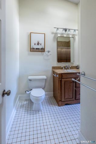 75 Commodore Commons Derby CT 06418
