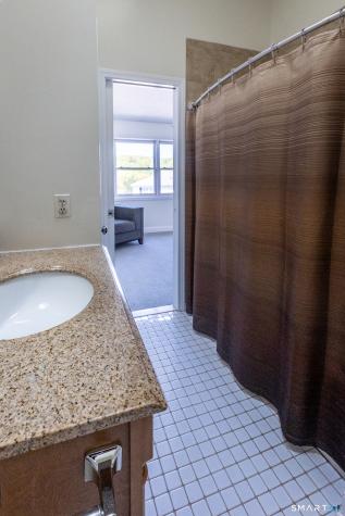 75 Commodore Commons Derby CT 06418