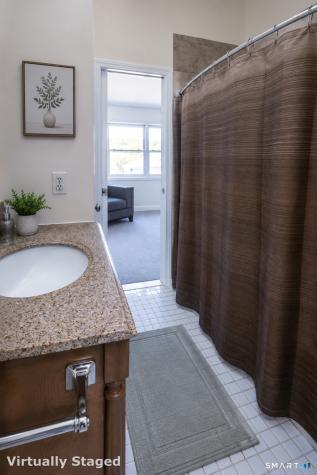 75 Commodore Commons Derby CT 06418