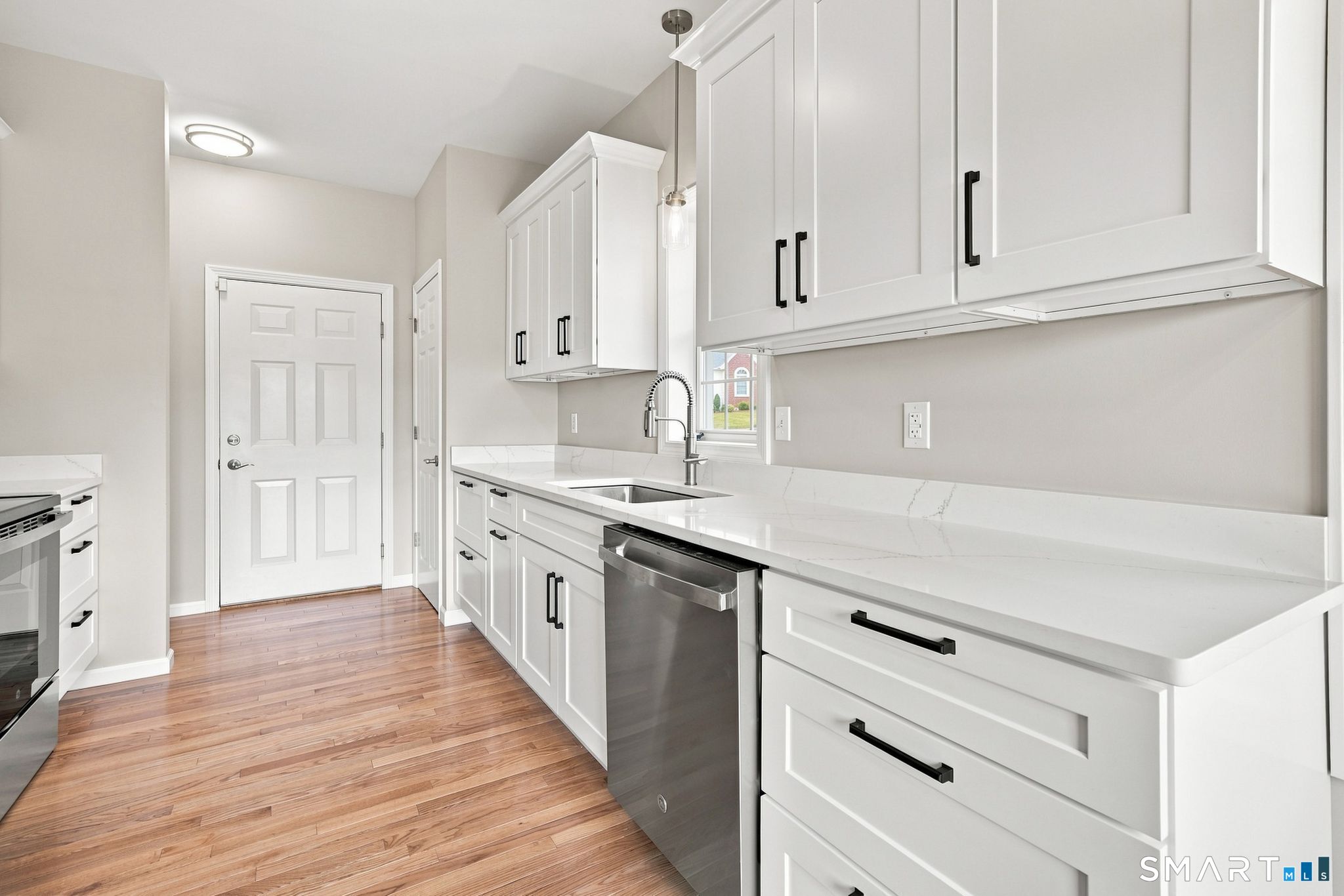 8 South Pond Road Bloomfield CT 06002