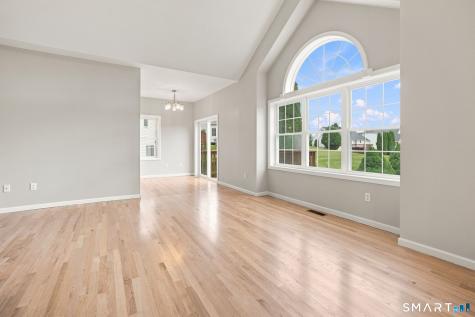 8 South Pond Road Bloomfield CT 06002