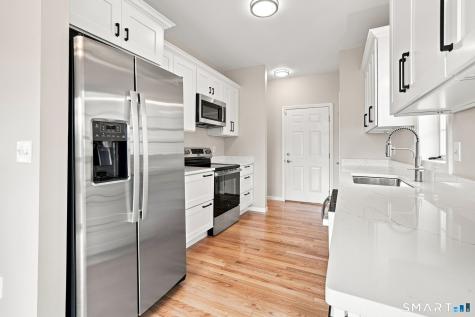 8 South Pond Road Bloomfield CT 06002