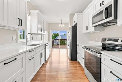 8 South Pond Road Bloomfield CT 06002
