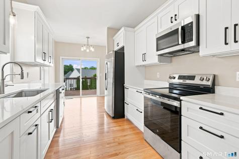 8 South Pond Road Bloomfield CT 06002