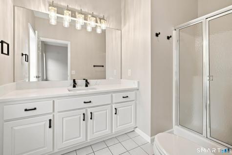 8 South Pond Road Bloomfield CT 06002