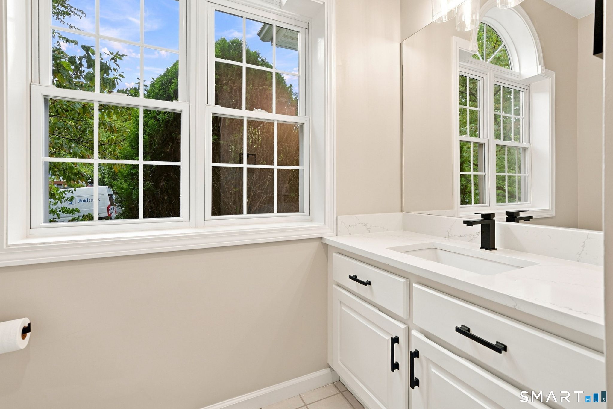 8 South Pond Road Bloomfield CT 06002