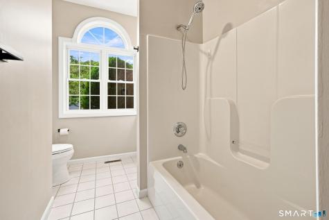 8 South Pond Road Bloomfield CT 06002