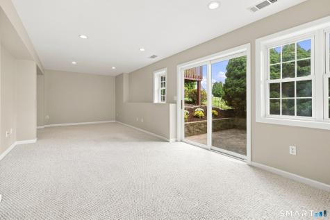 8 South Pond Road Bloomfield CT 06002